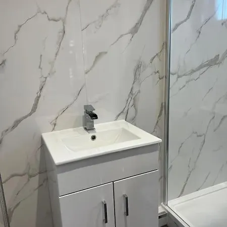 2 Bed Flat Close To Uni Apartment *
