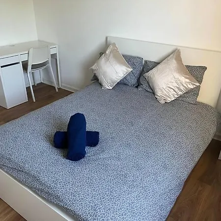 2 Bed Flat Close To Uni * Edinburgh