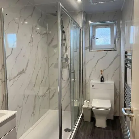 2 Bed Flat Close To Uni Edinburgh