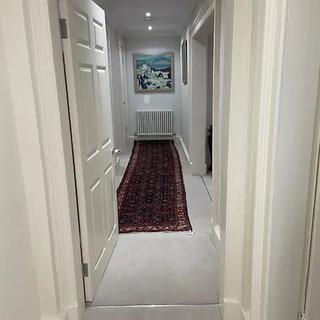 Merchiston Apartament *