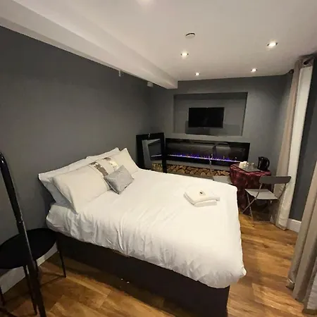 Homestay Cosy Double Bed With Fire Place