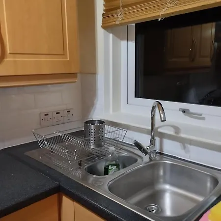 Apartment Lovely 2 Bed Main Door Flat With Free Parking *