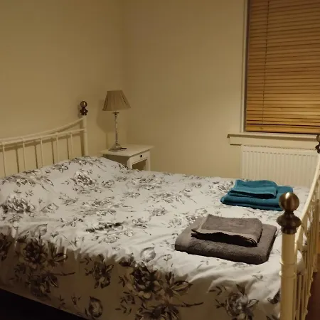 Apartment Lovely 2 Bed Main Door Flat With Free Parking