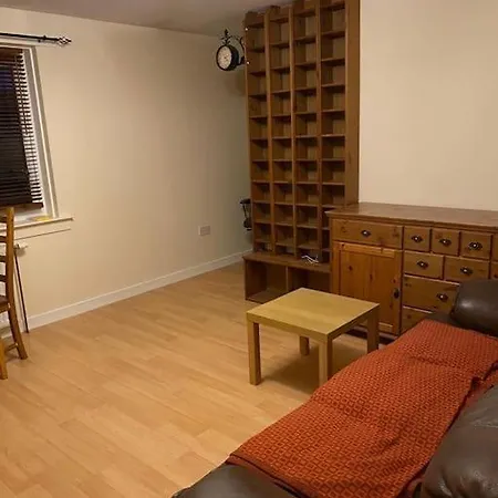 Lovely 2 Bed Main Door Flat With Free Parking * Edinburgh