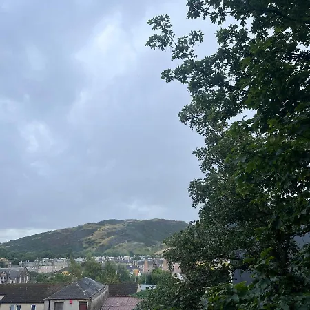 Apartmán Lovely 4 Bedroom 2nd Floor Walk Up