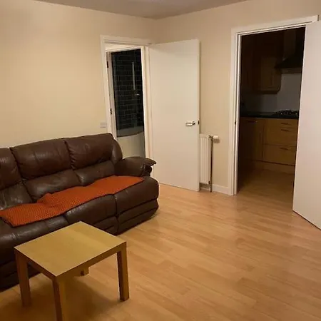 Lovely 2 Bed Main Door Flat With Free Parking * Edinburgh