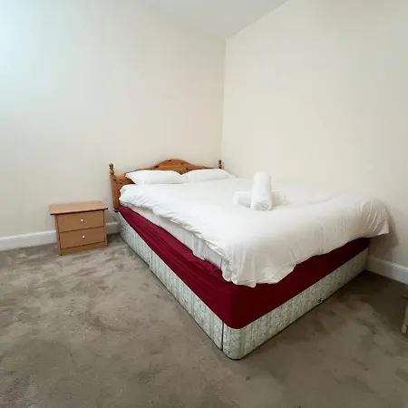 Lägenhet Convenient 2br Basement Flat In Leith *