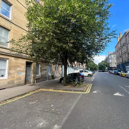 Lägenhet Convenient 2br Basement Flat In Leith