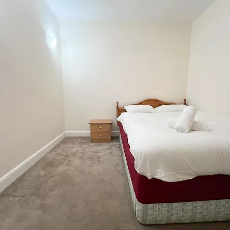 Convenient 2br Basement Flat In Leith 아파트 *