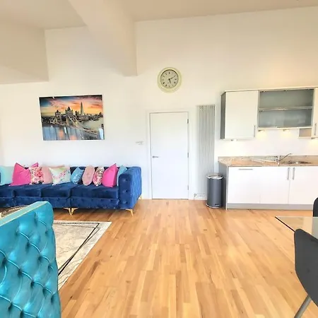 Beautiful Penthouse Sleeps 6 On Actual Beds Apartament *