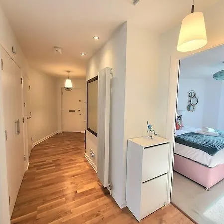Beautiful Penthouse Sleeps 6 On Actual Beds *