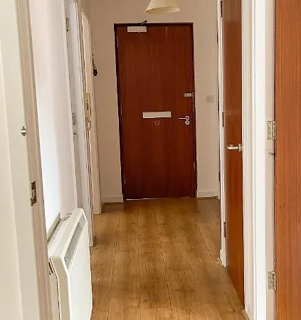 Apartment Spacious, And Newly Decorated *
