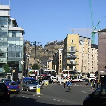 Roomz Apartahotel Edimburgo