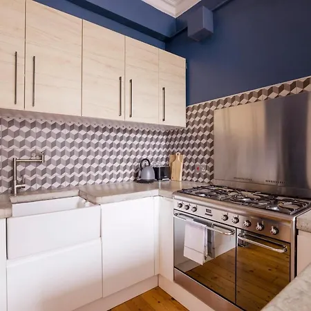 Joivy Splendid Near Haymarket