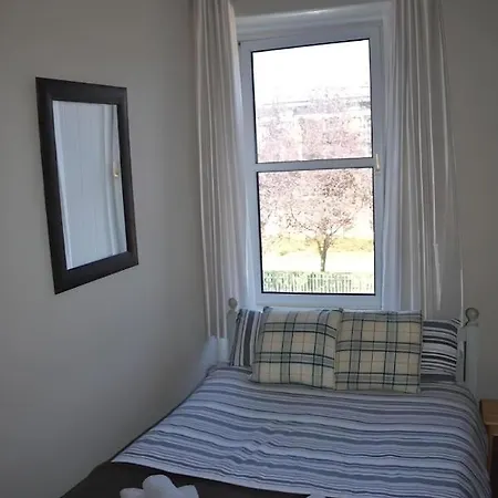 Edina Place -lovely Central One Bedroom Апартаменты *