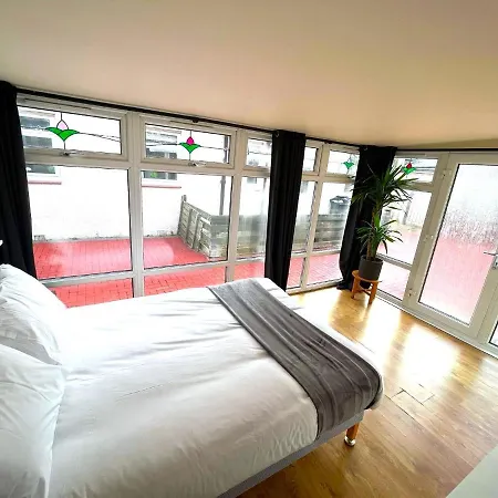 Elegant 2 Bedroom Chalet Edinburgh