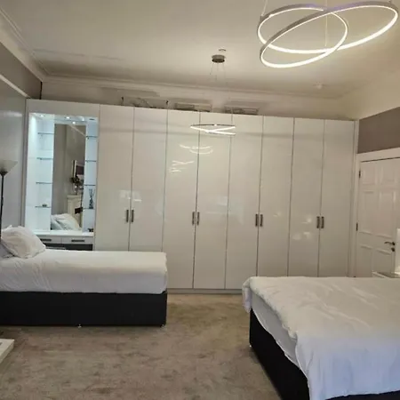 Luxury Family With Private Bathroom In The Heart Of * エディンバラ