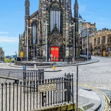 Trocadero - Central-royal Mile Castle *