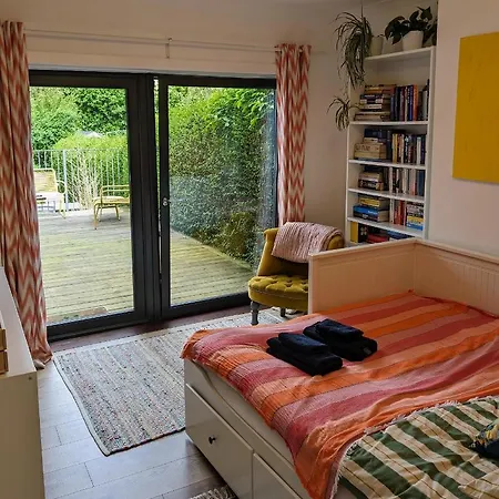 Private With Terrace And Free Parking Habitación en casa particular *