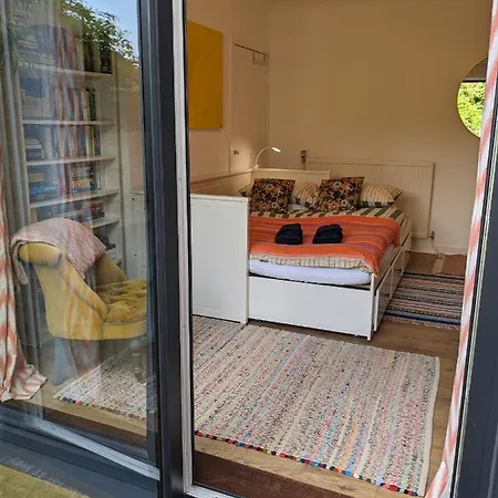 Private With Terrace And Free Parking Habitación en casa particular *