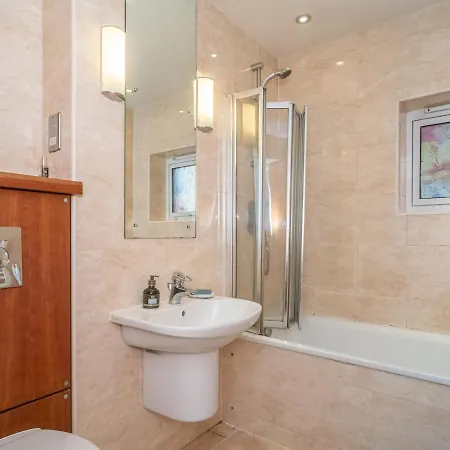 Pass The Keys Lovely Flat At Holyrood Apartment Edinburgh