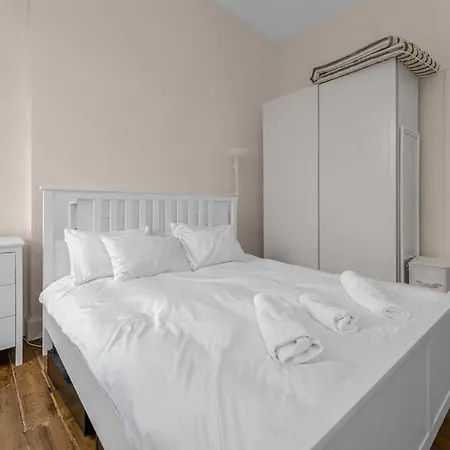 Apartamento Bright And Spacious Flat Overlooking The Meadows