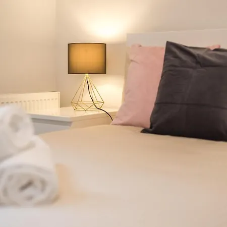 1bed, Ground Floor, Private Entrance *