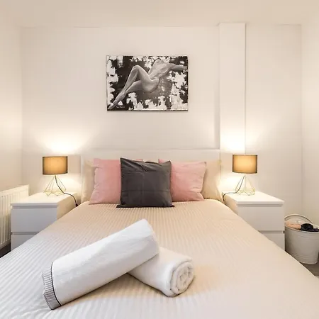 1bed, Ground Floor, Private Entrance Apartment *