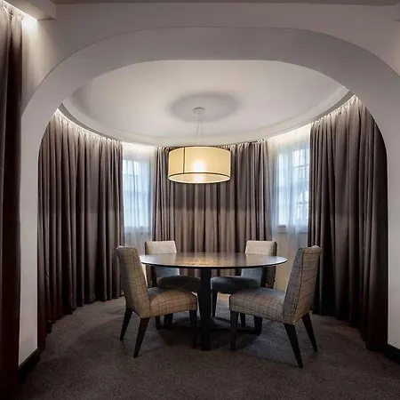 Radisson Blu Hotel, Centre מלון