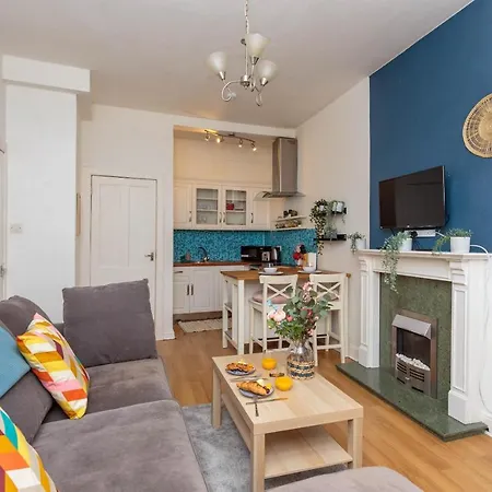 Warm 1bed Flat Leith Walk *