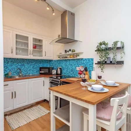 Warm 1bed Flat Leith Walk *