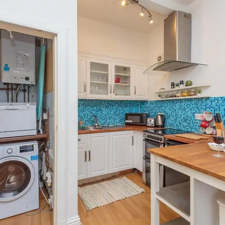 Warm 1bed Flat Leith Walk Edinburgh