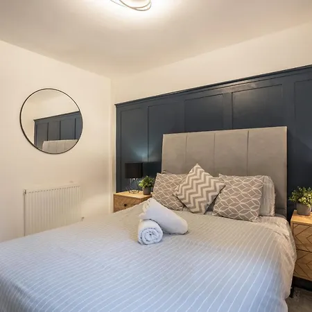 Modern 2bed Apartment-free Parking * Edinburgh