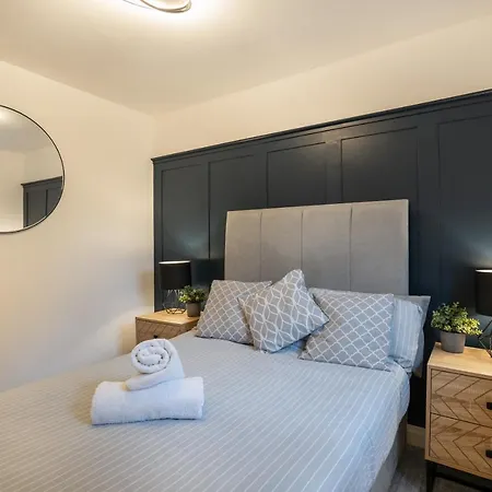 Modern 2bed Apartment-free Parking Apartment