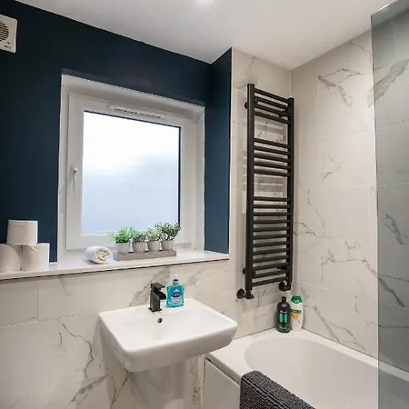 Apartment Modern 2bed Apartment-free Parking