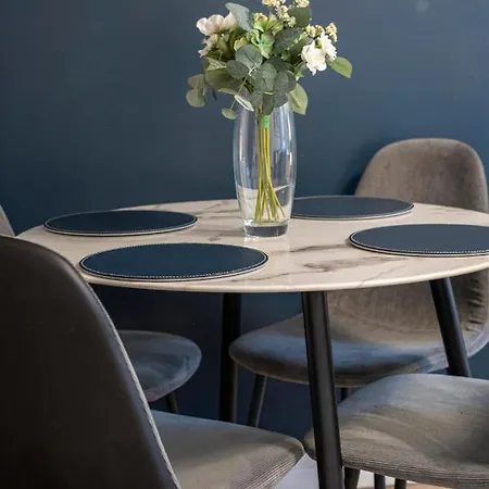 Modern 2bed Apartment-free Parking Apartment Edinburgh