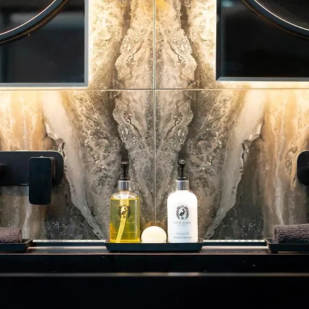 アパート Luxury Romantic West-end With Jacuzzi Bath *