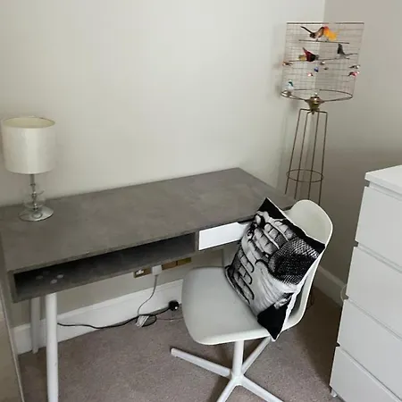 Chic 2b Centre Flat & Patio , Close To Castle *