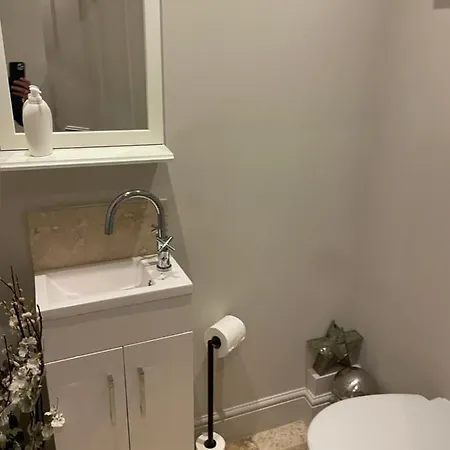 Apartment Chic 2b Centre Flat & Patio , Close To Castle *