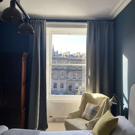 Alojamento de Acomodação e Pequeno-almoço West End Townhouse 3*