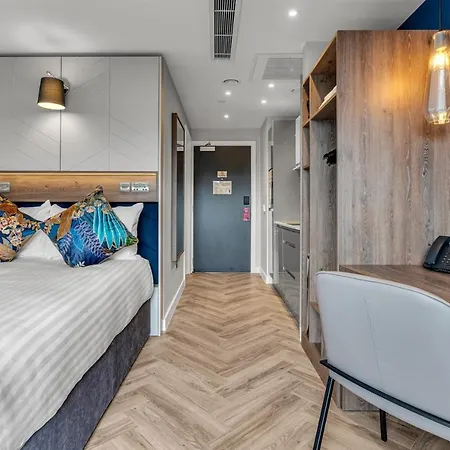 Roomzzz Aparthotel Edimburgo