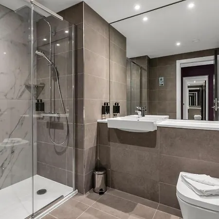 Aparthotel Roomzzz 4*