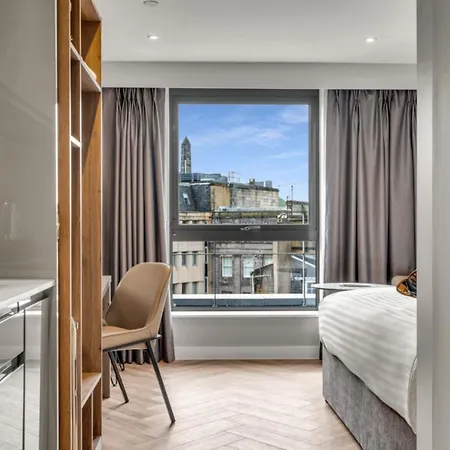Roomzzz Aparthotel 4*