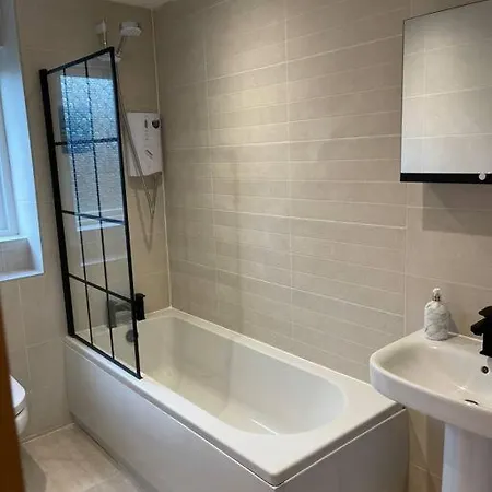 Apartment 2 Bed Centre Modern Flat *