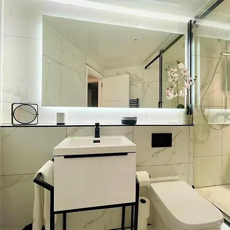 Stylish, And Cosy 1bd Nr Canongate Apartment *