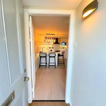 Stylish, And Cosy 1bd Nr Canongate Edimburgo