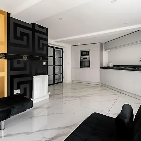 Murrayfield Stadium 3 Bedroom Modern Basement Main Door Apartment Эдинбург