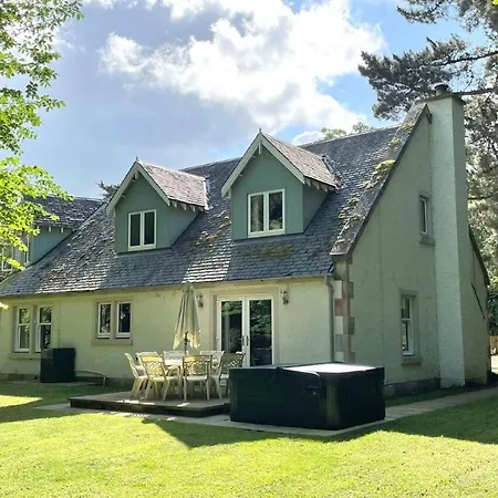 بيت للعطل Estate At Carberry Tower *