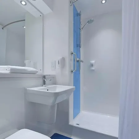 Travelodge Airport Hotel 2*