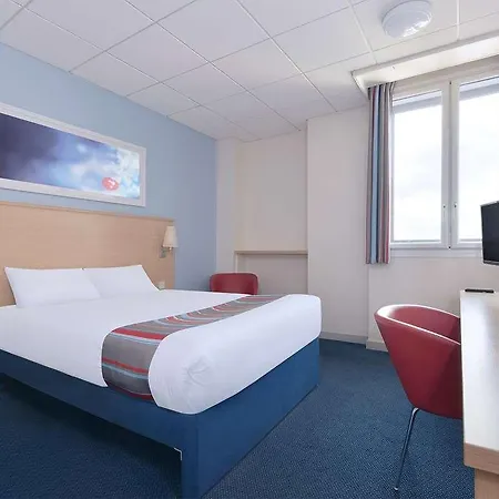 Travelodge Dreghorn 3*